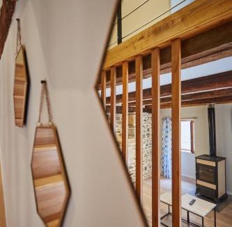 Sainte-Eulalie-d'Olt Casa | Jolie maison deux chambres et canapé-lit #au cœur du village#