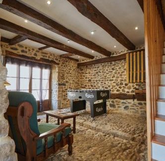 Sainte-Eulalie-d'Olt Casa | Jolie maison deux chambres et canapé-lit #au cœur du village#