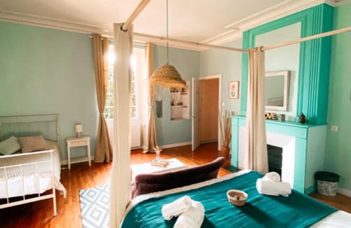 Le Bernard Cama Y Desayuno | Jolly Château - private room "Damien"