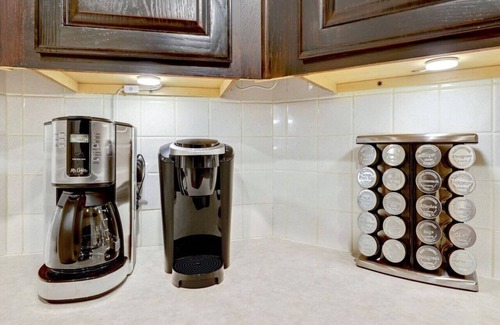 Milwood Casa | 'Jollyville Jewel' Pet-friendly, w/yard, work space, near Domain