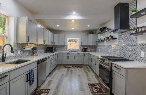 Fort Worth Casa | Jonair's Stockyard House ,Walk to Stockyards!