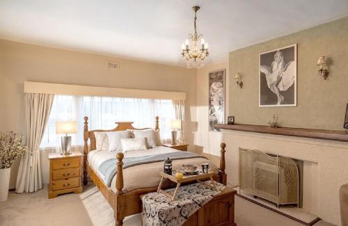 Burnie Cama Y Desayuno | Jones On Wilson Boutique B&B