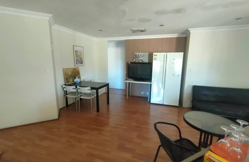 Connolly Casa | Joondalup Villa with five bedrooms and two bathrooms, can accommodate 10 people