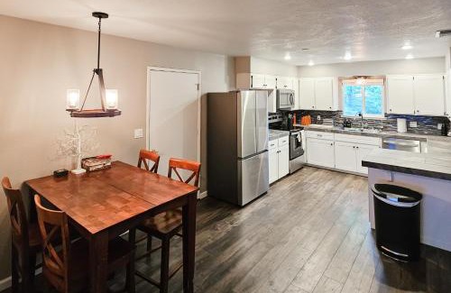 Groveland Casa | Jordan Oak