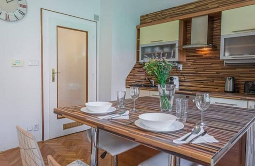 Josefov Apartamento | 𝗝𝗼𝘀𝗲𝗳 𝗠𝗮́𝗻𝗲𝘀’ 𝗕𝗶𝗿𝘁𝗵 𝗛𝗼𝘂𝘀𝗲 WalkScore 99% Old Town Square