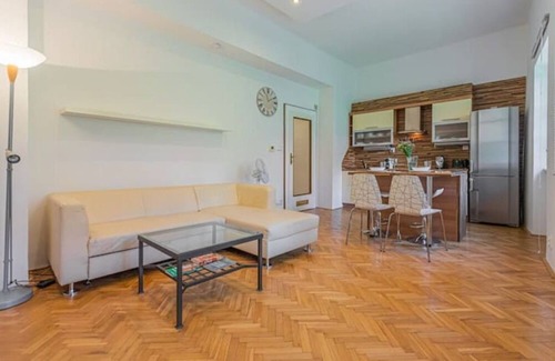 Josefov Apartamento | 𝗝𝗼𝘀𝗲𝗳 𝗠𝗮́𝗻𝗲𝘀’ 𝗕𝗶𝗿𝘁𝗵 𝗛𝗼𝘂𝘀𝗲 WalkScore 99% Old Town Square