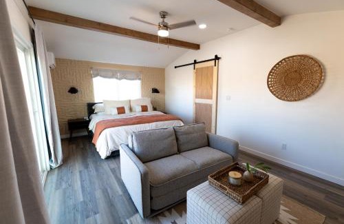 Wonder Valley Casa | Joshua Tree Modern-boho Escape-Stargazing and Fire Pit