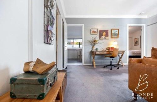 Golden Point Casa | Journeyman's Cottage