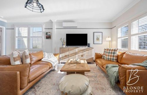 Golden Point Casa | Journeyman's Cottage