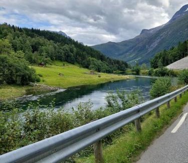 Nesset Casa | Jovollstua i Eresfjord med båt til leie