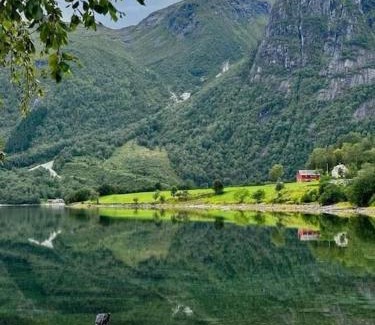Nesset Casa | Jovollstua i Eresfjord med båt til leie