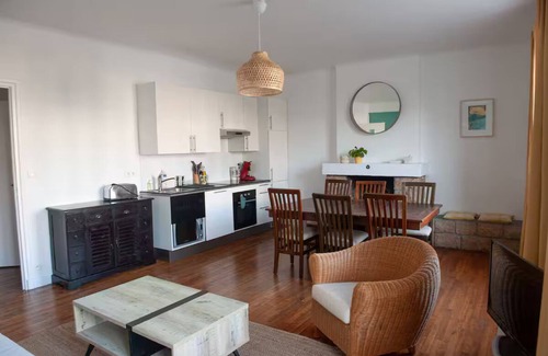 Rive Droite Apartamento | Joyeux apartment with private parking