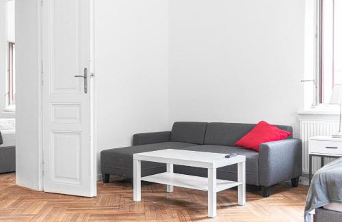 Wahring Apartamento | Joyful 4BR Apt @ superb location near AKH Hospital