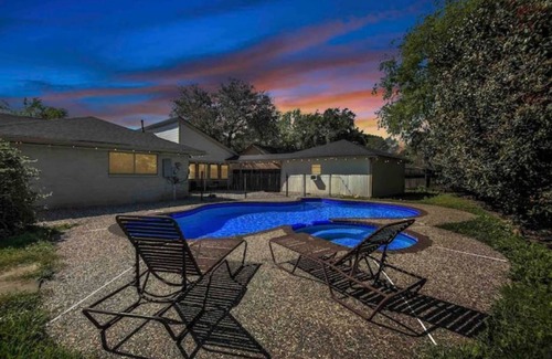 Missouri City Casa | Joyful Hawaii Amazing Pool 4BRs Home in Missouri city- super highway accessible