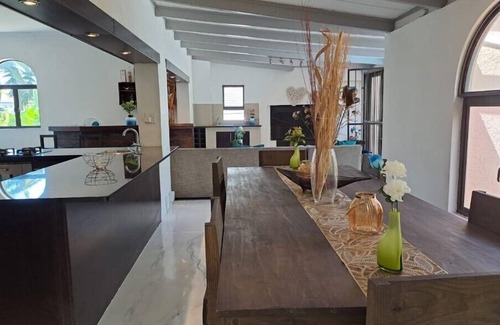 Parow Casa | Joyous Luxuries Guesthouse