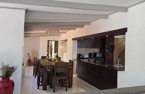 Parow Casa | Joyous Luxuries Guesthouse