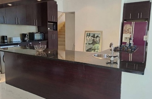 Parow Casa | Joyous Luxuries Guesthouse