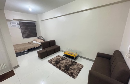 Ermita Condominio | “JP Solana Staycation – Cozy Studio Near SM Manila with Pool & Gym Access!”