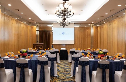 Downtown Cebu Otro | Jpark Island Hotel