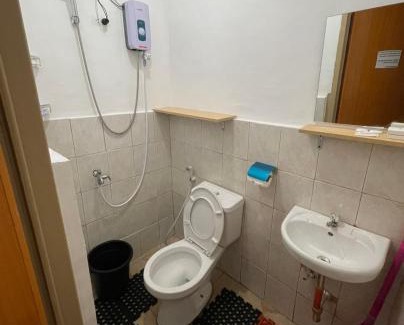 Diliman Apartamento | JT RESIDENCES QC SANITIZE GAMES FIBER INTERNET NETFLIX THOUSAND CABLE TV hotel Quezon ave