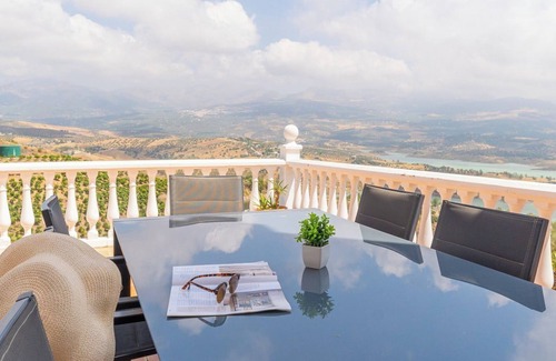 Vinuela Villa | Juan Romanes Viñuela by Ruralidays