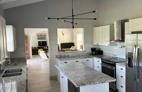 Judith's Fancy Casa | Judith's Fancy Aqua Blue in a secure neighborhood & walking distance to beach.