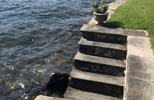 Brookfield Casa | Memorial Day Weekend '23 Now Available! Candlewood Lakefront All to Yourself!