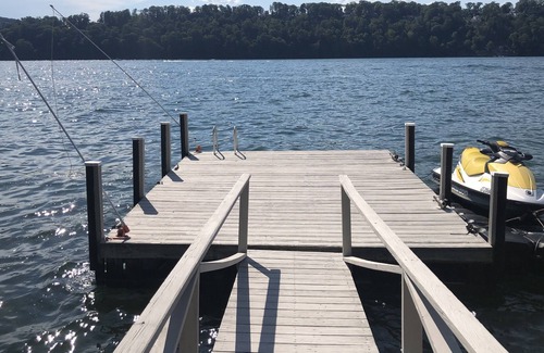 Brookfield Casa | Memorial Day Weekend '23 Now Available! Candlewood Lakefront All to Yourself!