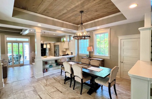 Sunnyside Casa | July 19-Aug 2 Open High end open-concept home, with 3 king beds