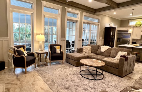 Sunnyside Casa | July 19-Aug 2 Open High end open-concept home, with 3 king beds