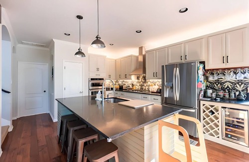 West Oak Hill Casa | July-Aug ‘25 Available pet-friendly family home!