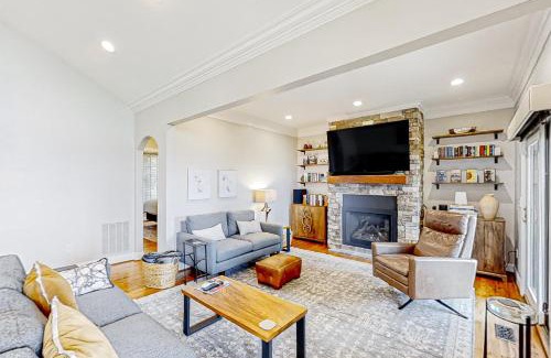 Laurel Park Casa | Jump Off Rock Retreat