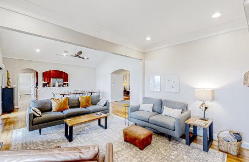 Laurel Park Casa | Jump Off Rock Retreat