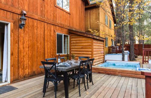 Summit Estates Casa | Jumper By AvantStay Serene Stylish Cabin w Hot Tub