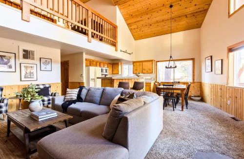 Summit Estates Casa | Jumper By AvantStay Serene Stylish Cabin w Hot Tub