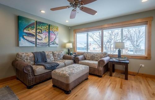 Livingston Casa | Jumping Off Point