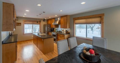 Livingston Casa | Jumping Off Point