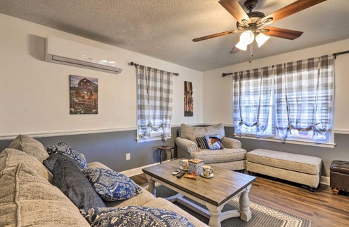 Howard Casa | Junction City Home Large Yard and Deck!