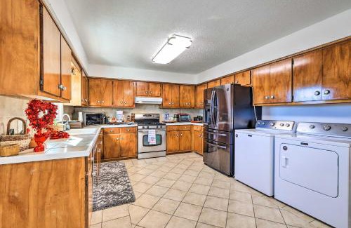 Howard Casa | Junction City Home Large Yard and Deck!