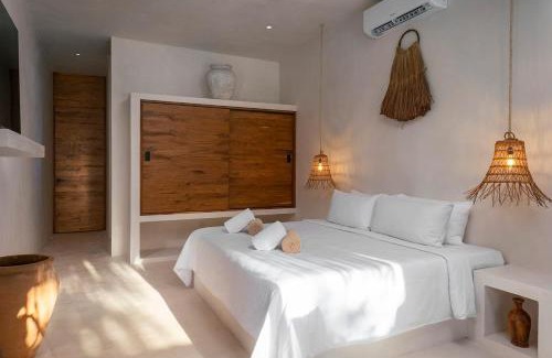 La Veleta Casa | Jungle 3BR Villa, Garden & Pool, La Veleta