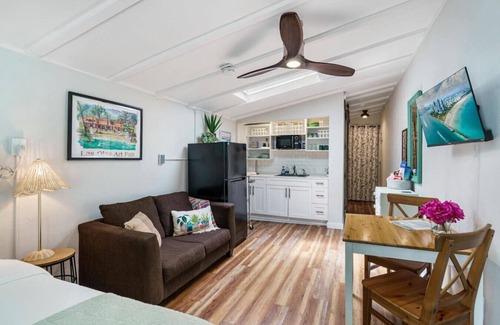 Riverside Park Condominio | Jungle Fortress - Cozy Studio/Mins to Airport+Port