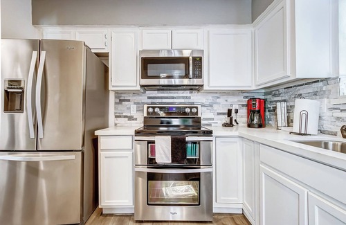 Montrose Casa | Jungle Midtown Oasis