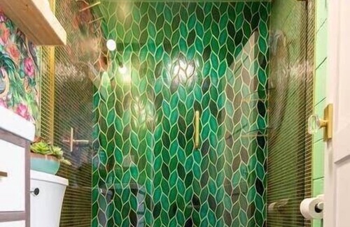 Trenton Casa | Jungle Room #7 - 1960 Retro Motel