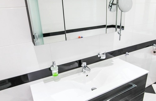 Favoriten Apartamento | Junior Suite: Luxurious 100 m² Apartment with Parking