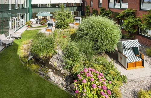 Hasseldieksdamm Casa | Junior Suite, shower, WC, living room/bedroom - Hotel Birke