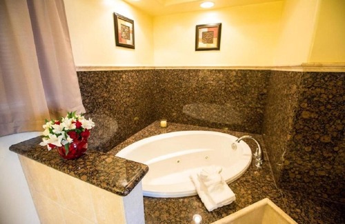 Downtown Hotel | Junior Suite with a Jetted Tub