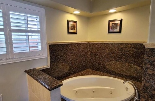 Downtown Hotel | Junior Suite with a Jetted Tub