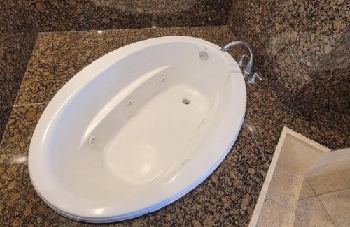 Downtown Hotel | Junior Suite with a Jetted Tub