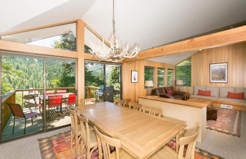 Alpine Meadows Casa | Juniper at Alpine - Private Hot tub, Pet Friendly & Free Shuttle to Slopes