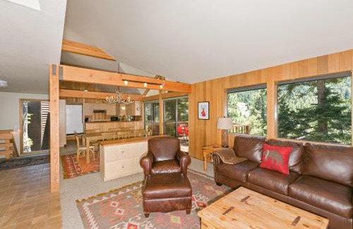 Alpine Meadows Casa | Juniper at Alpine - Private Hot tub, Pet Friendly & Free Shuttle to Slopes